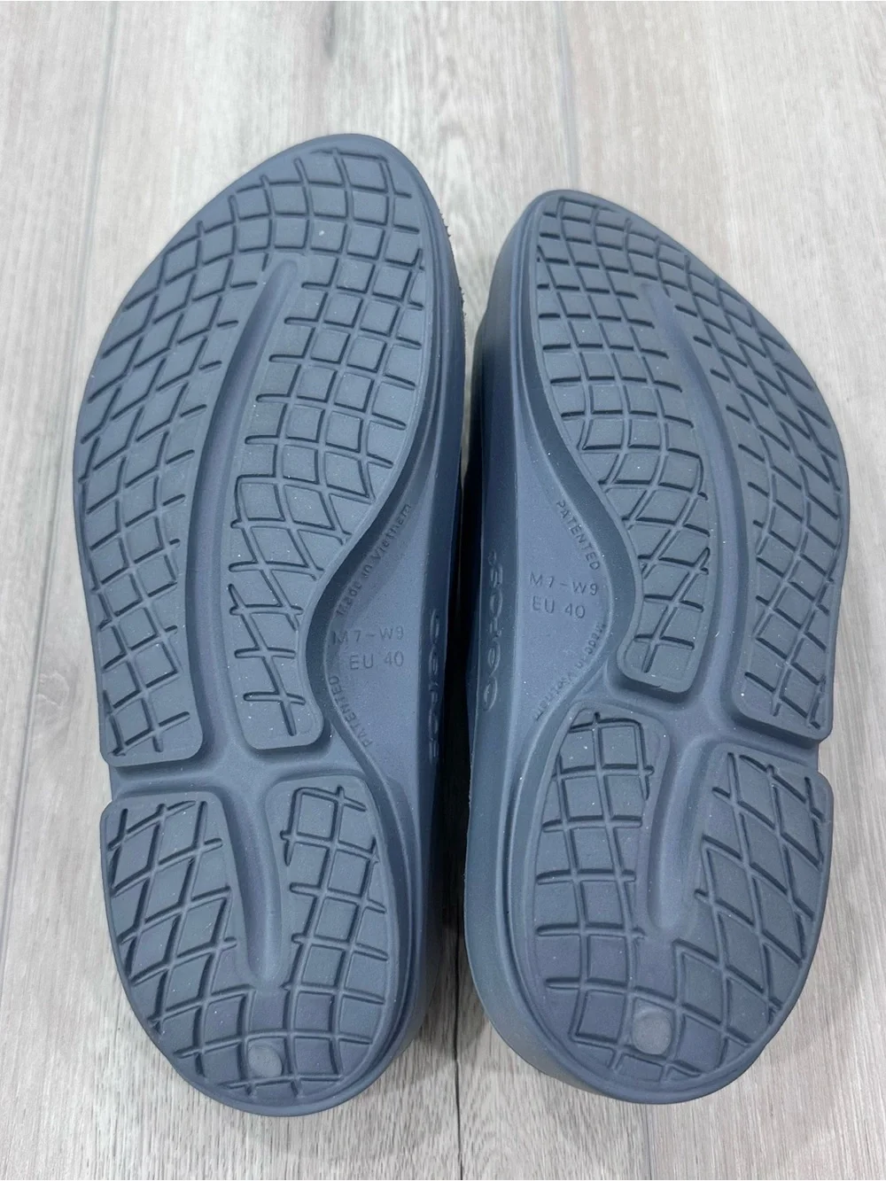 OOFOS slides sandals